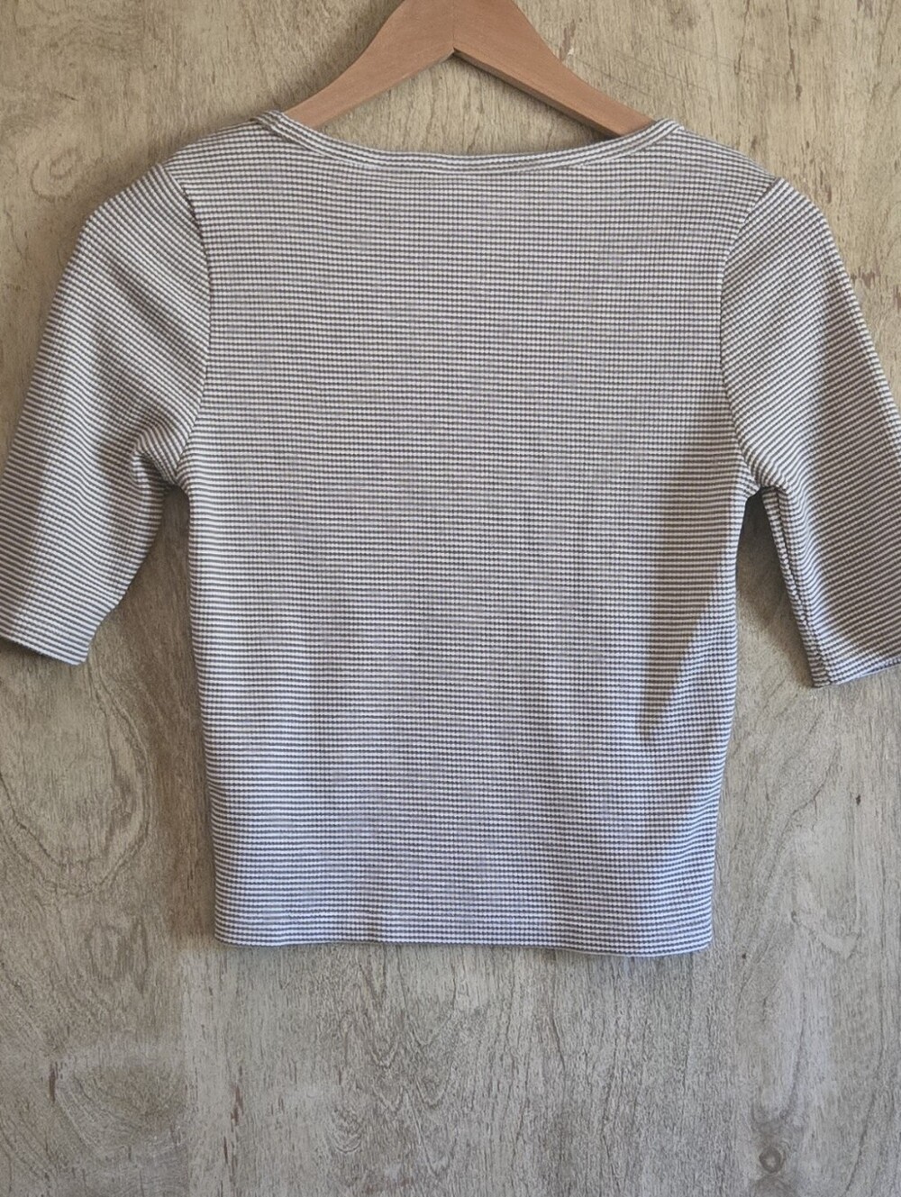 Levi's Ribbed Snap Buttoned Tee - Picture 3 of 4